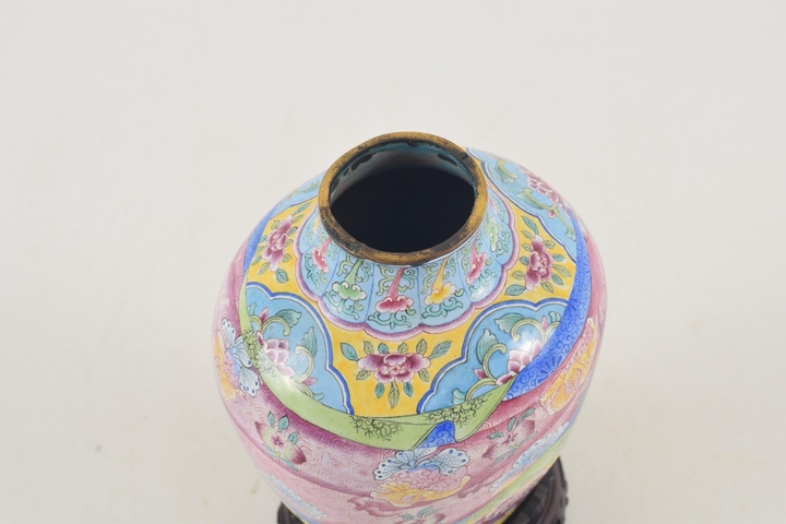 古玩陶瓷銅胎畫琺瑯花卉紋瓶真品鑒賞圖