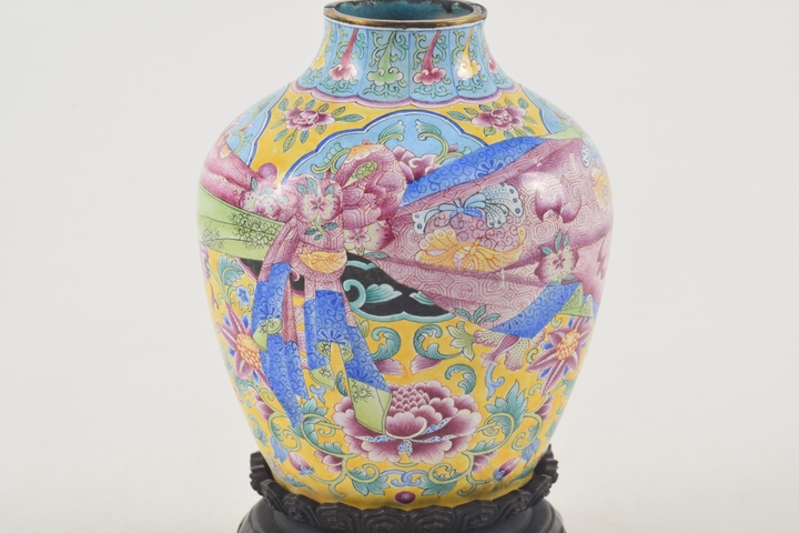 古玩陶瓷銅胎畫琺瑯花卉紋瓶真品鑒賞圖