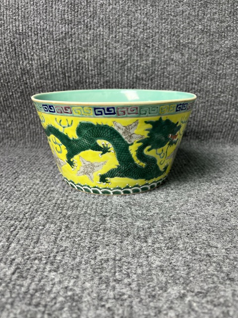 古玩陶瓷內松石綠釉外黃地粉彩雙龍戲珠紋缸拍賣，當前價格6588元