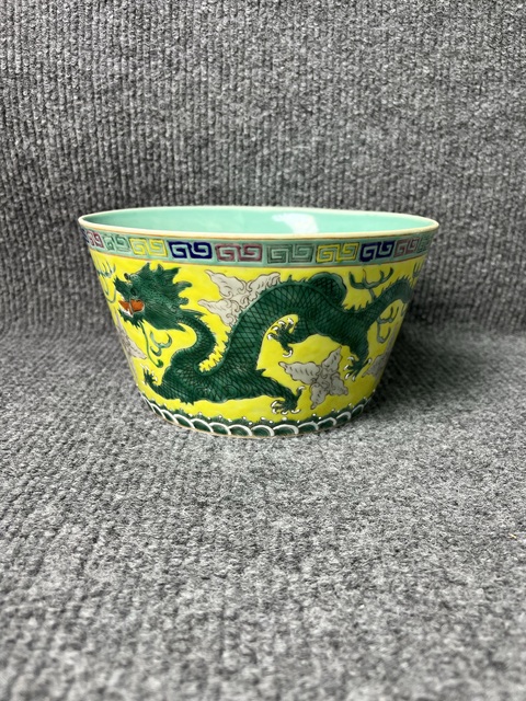 古玩陶瓷內松石綠釉外黃地粉彩雙龍戲珠紋缸拍賣，當前價格6588元