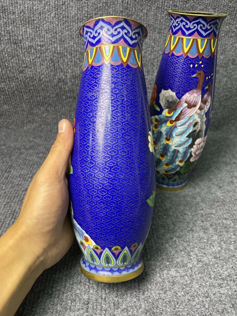 古玩雜項(xiàng)銅胎掐絲琺瑯洞石孔雀牡丹紋賞瓶真品鑒賞圖