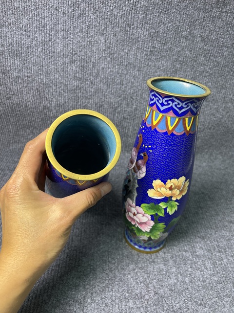 古玩雜項(xiàng)銅胎掐絲琺瑯洞石孔雀牡丹紋賞瓶真品鑒賞圖