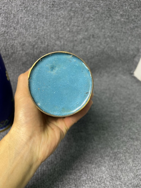 古玩雜項(xiàng)銅胎掐絲琺瑯洞石孔雀牡丹紋賞瓶真品鑒賞圖