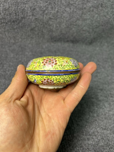 古玩雜項銅胎畫琺瑯花卉紋蓋盒真品鑒賞圖