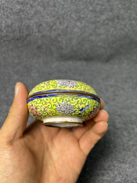 古玩雜項銅胎畫琺瑯花卉紋蓋盒真品鑒賞圖