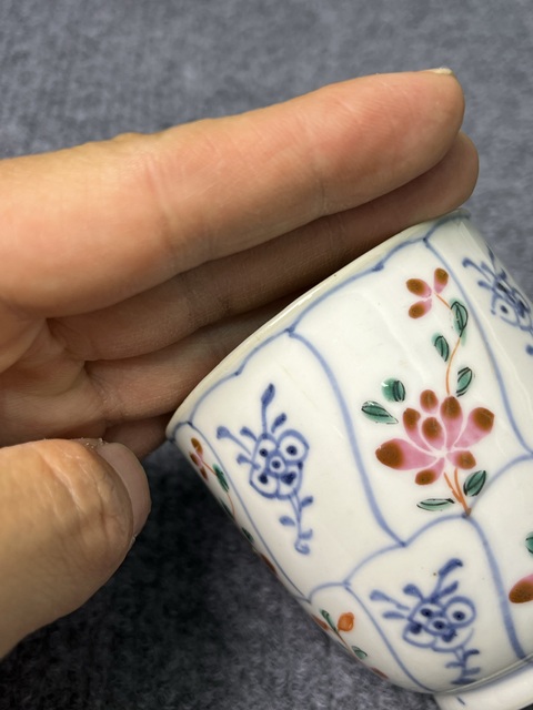 古玩陶瓷青花粉彩花卉紋鈴鐺杯真品鑒賞圖