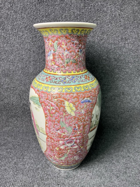 古玩陶瓷粉彩開窗人物故事紋賞瓶拍賣，當前價格999元