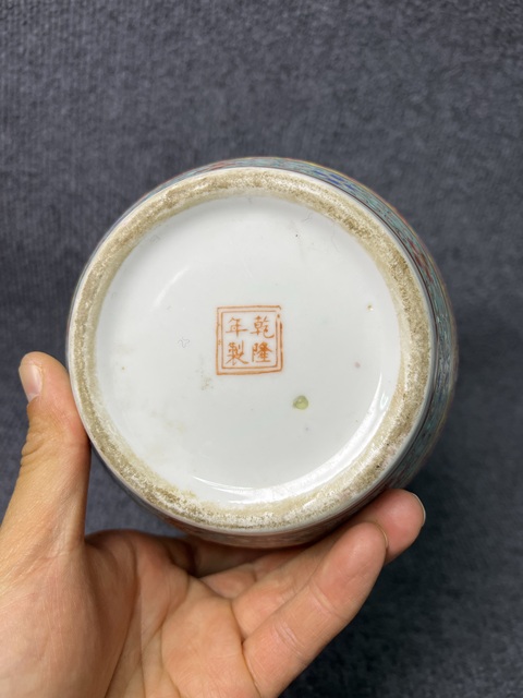 古玩陶瓷粉彩開窗人物故事紋賞瓶拍賣，當前價格999元