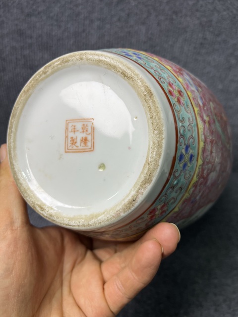 古玩陶瓷粉彩開窗人物故事紋賞瓶拍賣，當前價格999元