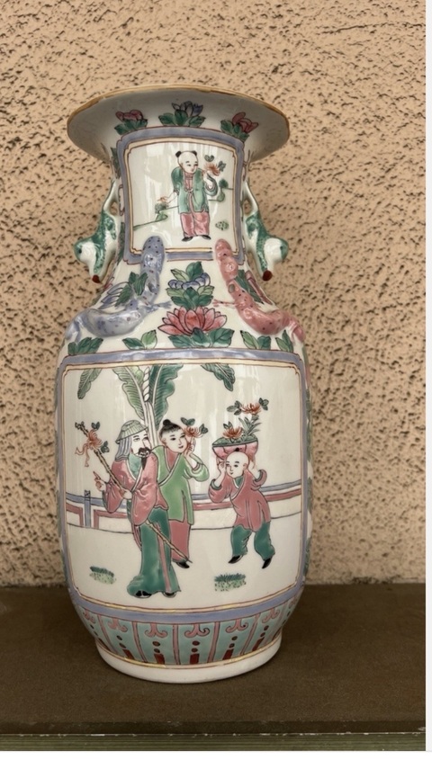 古玩陶瓷人物紋粉彩瓶真品鑒賞圖