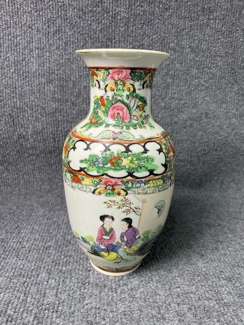 古玩陶瓷廣彩開窗人物花卉紋瓶拍賣，當前價格688元