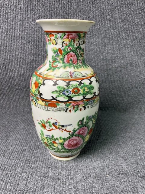 古玩陶瓷廣彩開窗人物花卉紋瓶拍賣，當前價格688元