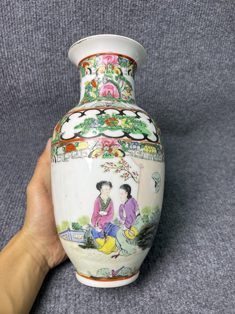 古玩陶瓷廣彩開窗人物花卉紋瓶拍賣，當前價格688元