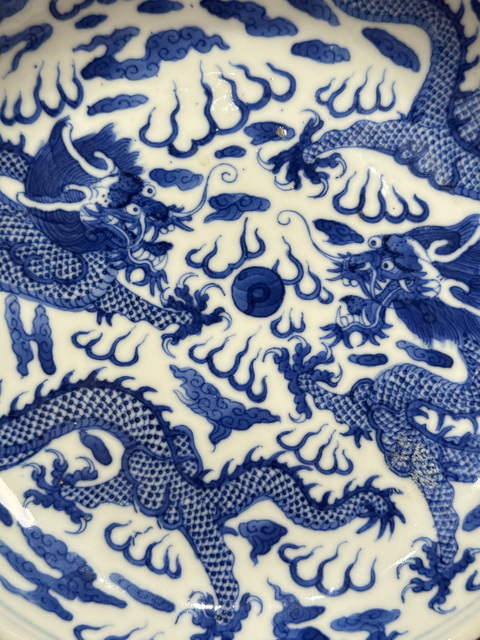 古玩陶瓷龍紋青花盤(pán)真品鑒賞圖