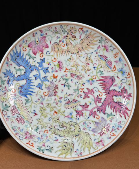 古玩陶瓷夔鳳紋粉彩盤(pán)真品鑒賞圖
