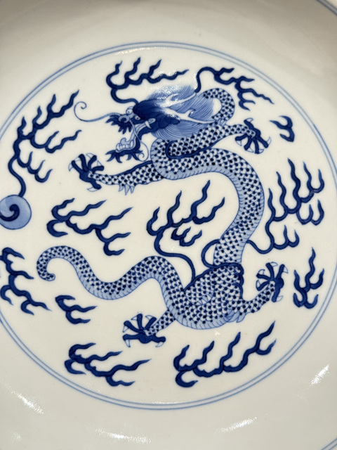 古玩陶瓷官窯龍紋青花盤真品鑒賞圖