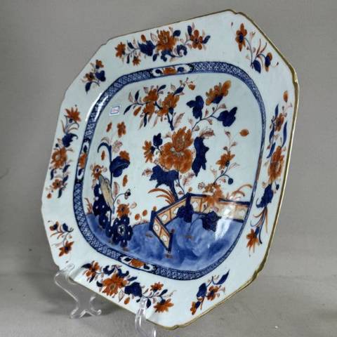 古玩陶瓷花卉紋青花礬紅盤真品鑒賞圖