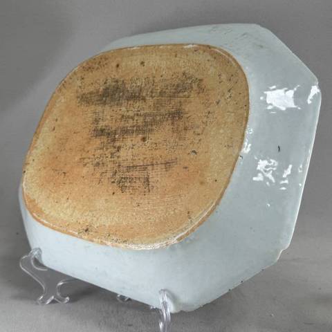 古玩陶瓷花卉紋青花礬紅盤真品鑒賞圖