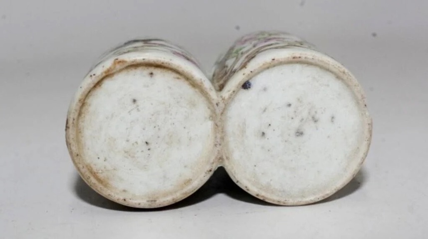 古玩陶瓷粉彩喜鵲登梅圖雙聯(lián)鼻煙壺真品鑒賞圖