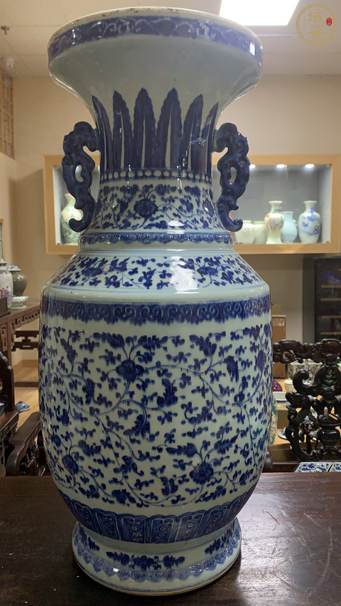 古玩陶瓷青花纏枝花卉紋雙耳瓶真品鑒賞圖