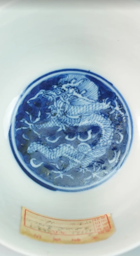 古玩陶瓷青花龍紋蓋碗真品鑒賞圖