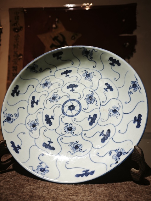古玩陶瓷青花茶花靈芝紋大盤真品鑒賞圖