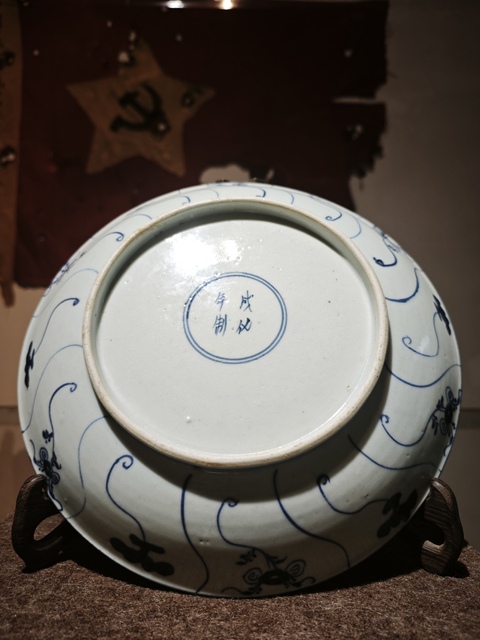 古玩陶瓷青花茶花靈芝紋大盤真品鑒賞圖