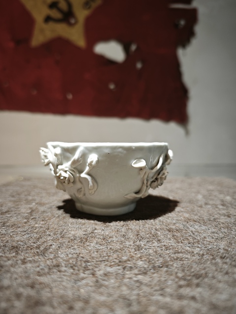 古玩陶瓷青白釉貼塑雕刻花卉紋杯拍賣，當前價格3800元