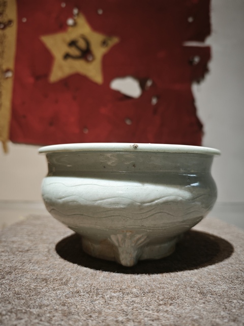 古玩陶瓷青花釉三足爐真品鑒賞圖