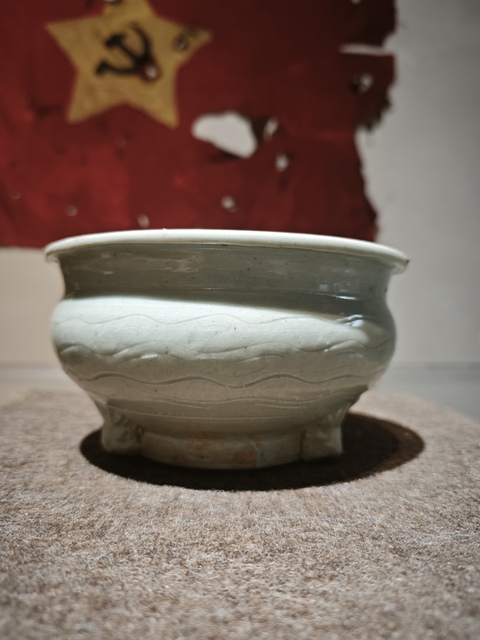 古玩陶瓷青花釉三足爐真品鑒賞圖