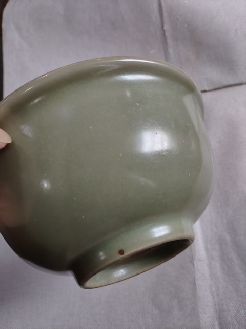 古玩陶瓷龍泉窯青釉碗真品鑒賞圖