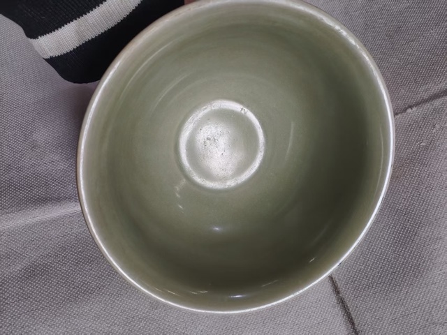 古玩陶瓷龍泉窯青釉碗真品鑒賞圖