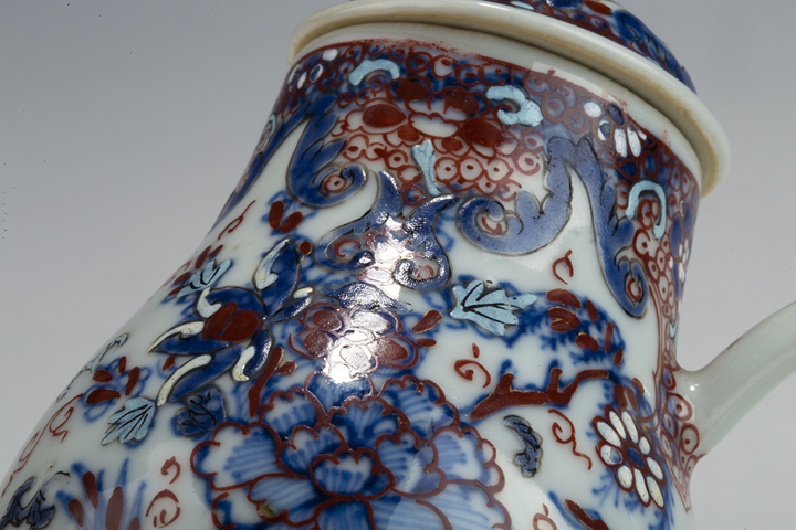 古玩陶瓷清康熙·青花加彩花卉紋蓋壺拍賣，當(dāng)前價(jià)格899元