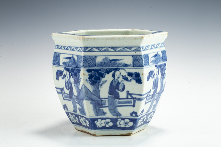 古玩陶瓷清晚·青花仕女花卉紋六方案缸拍賣，當前價格1764元