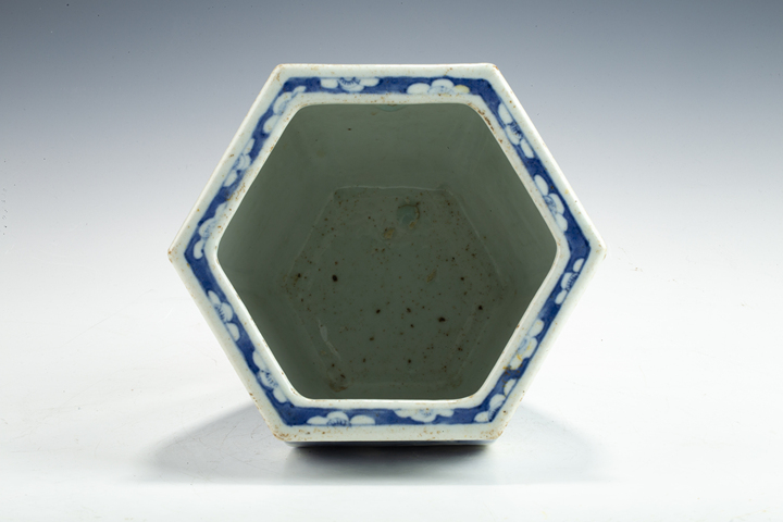 古玩陶瓷清晚·青花仕女花卉紋六方案缸拍賣，當前價格1764元