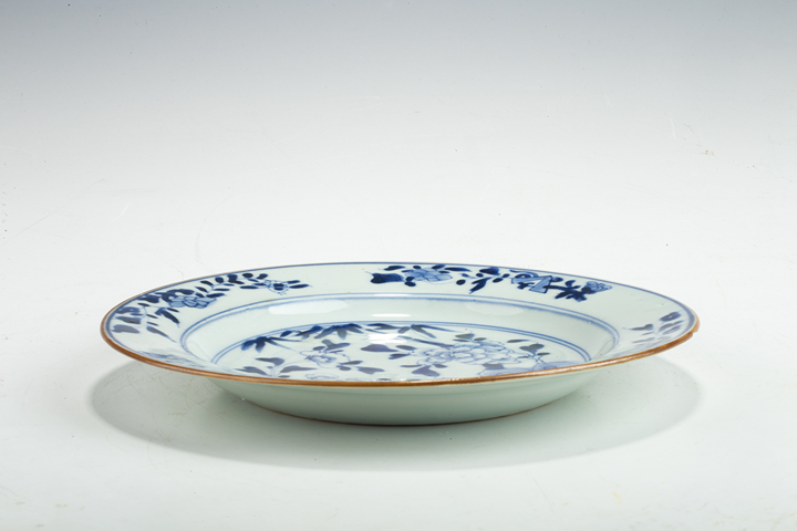 古玩陶瓷清康熙·青花洞石花竹紋折沿盤拍賣，當前價格1588元