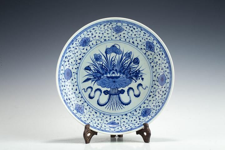 古玩陶瓷清雍乾·青花一束蓮紋盤(pán)拍賣(mài)，當(dāng)前價(jià)格5664元