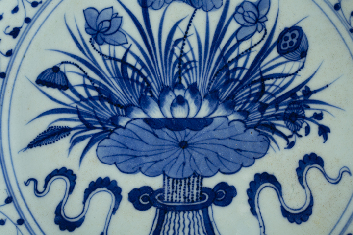 古玩陶瓷清雍乾·青花一束蓮紋盤(pán)拍賣(mài)，當(dāng)前價(jià)格5664元