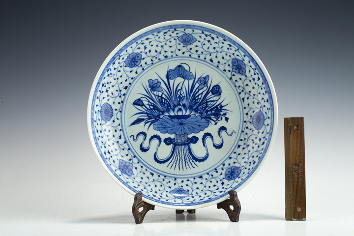 古玩陶瓷清雍乾·青花一束蓮紋盤(pán)拍賣(mài)，當(dāng)前價(jià)格5664元