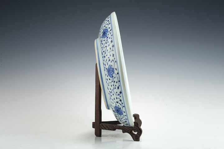 古玩陶瓷清雍乾·青花一束蓮紋盤(pán)拍賣(mài)，當(dāng)前價(jià)格5664元