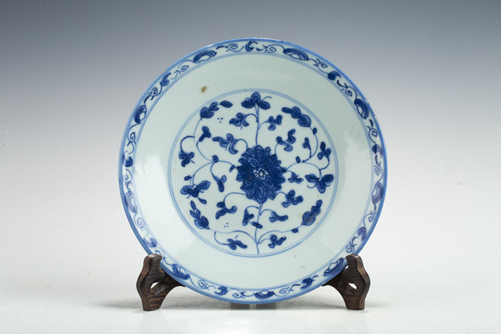 古玩陶瓷清乾隆·青花纏枝花卉紋盤真品鑒賞圖
