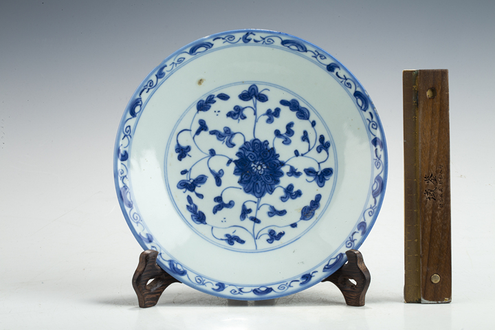 古玩陶瓷清乾隆·青花纏枝花卉紋盤真品鑒賞圖