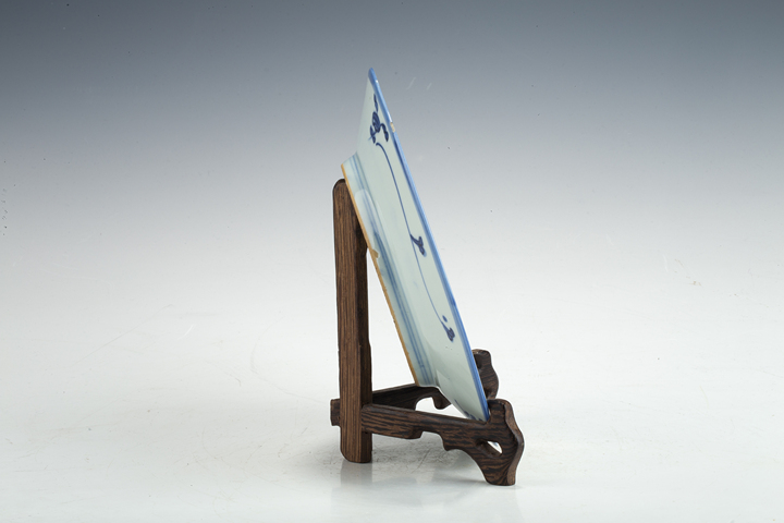 古玩陶瓷清乾隆·青花纏枝花卉紋盤真品鑒賞圖