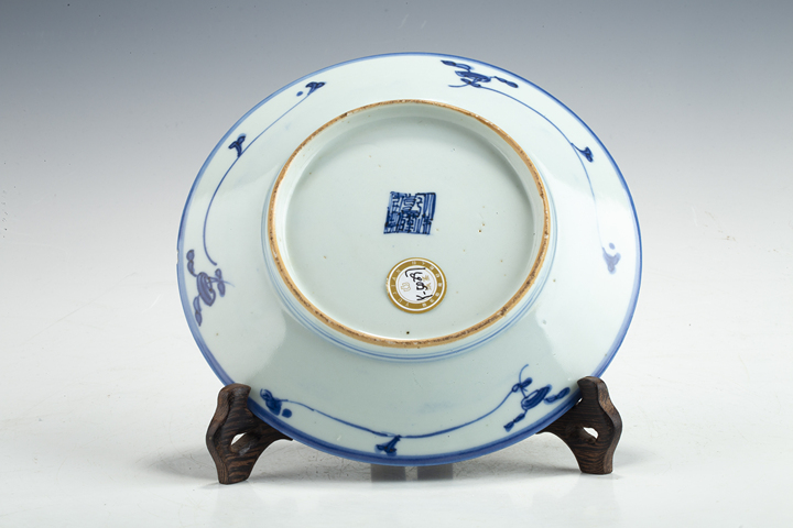 古玩陶瓷清乾隆·青花纏枝花卉紋盤真品鑒賞圖