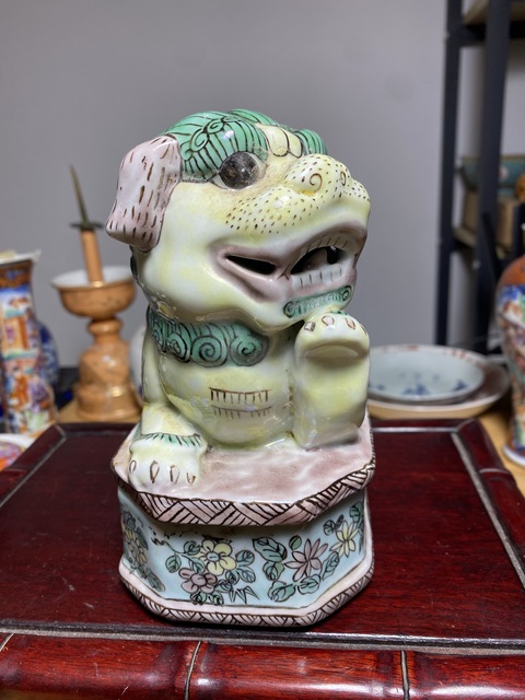 古玩陶瓷素三彩獅子香薰真品鑒賞圖