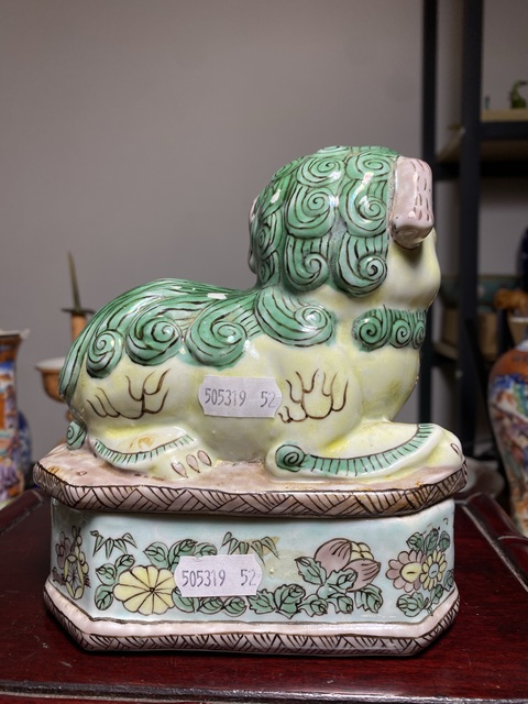 古玩陶瓷素三彩獅子香薰真品鑒賞圖