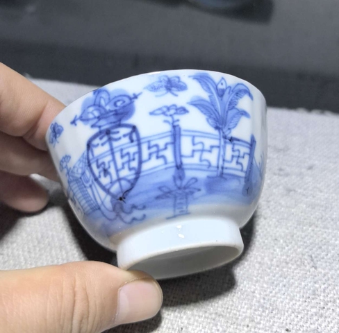 古玩陶瓷青花八寶紋壓手杯真品鑒賞圖