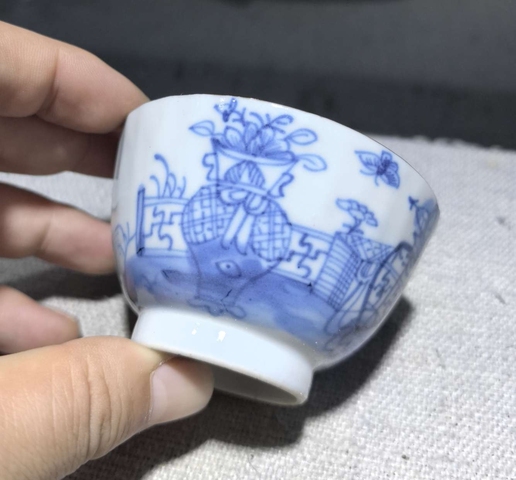 古玩陶瓷青花八寶紋壓手杯真品鑒賞圖