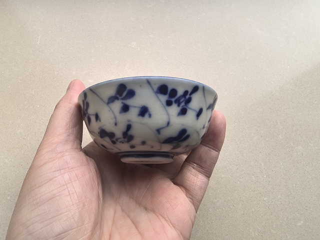 古玩陶瓷青花花卉紋茶圓真品鑒賞圖