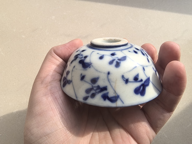 古玩陶瓷青花花卉紋茶圓真品鑒賞圖